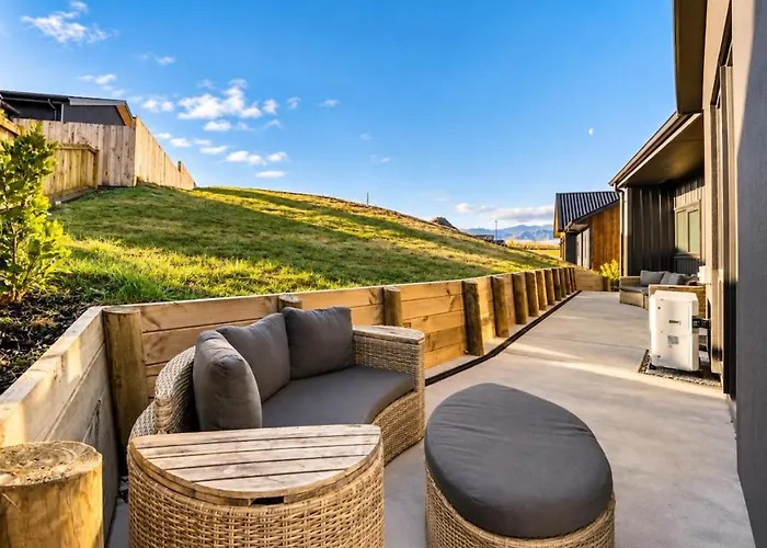 Mountain Edge | 3 Bedroom Modern