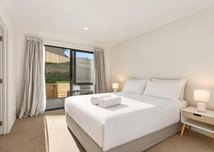 Mountain Edge | 3 Bedroom Modern * Wanaka