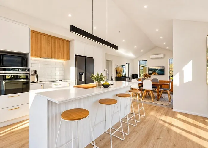 Mountain Edge | 3 Bedroom Modern Wanaka
