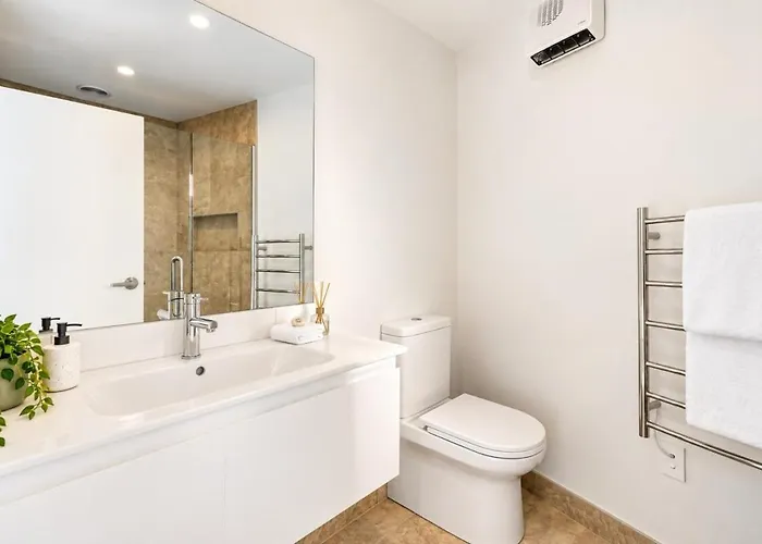 Mountain Edge | 3 Bedroom Modern