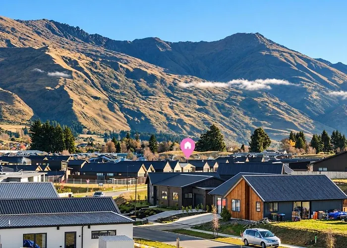 Mountain Edge | 3 Bedroom Modern * Wanaka
