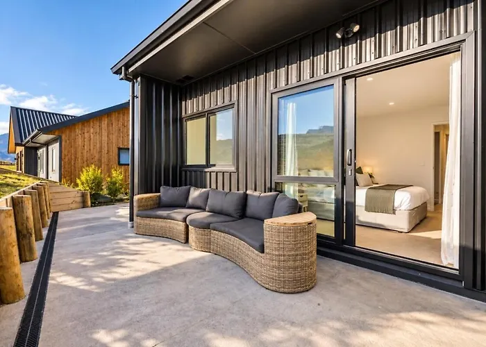 Mountain Edge | 3 Bedroom Modern
